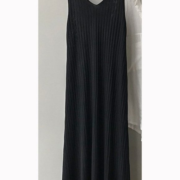 Italian-knit-style long sleeveless dress - Picture 2 of 3